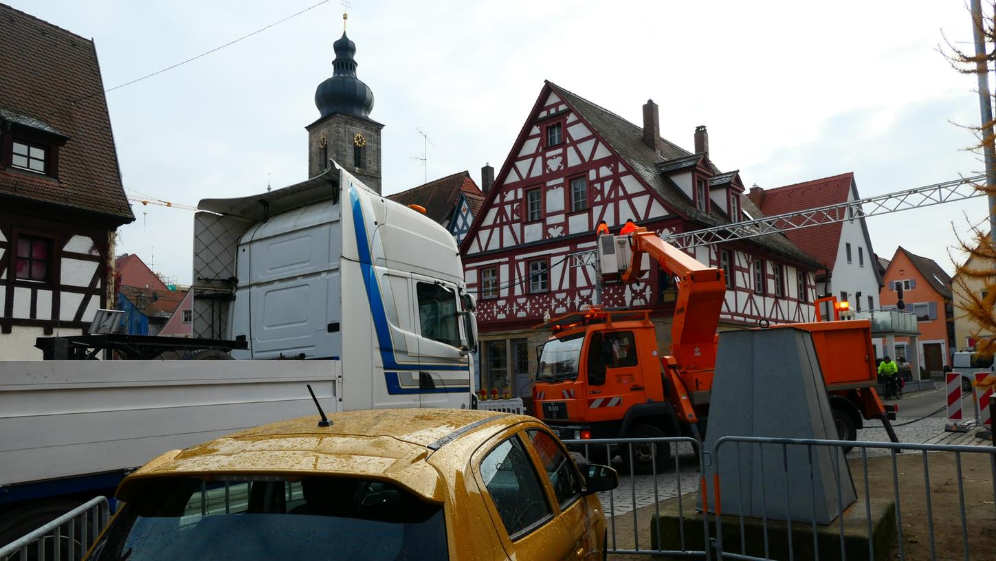 ie meisten Buden in der Sattlertorstraße in Forchheim verschwinden gerade wieder. 