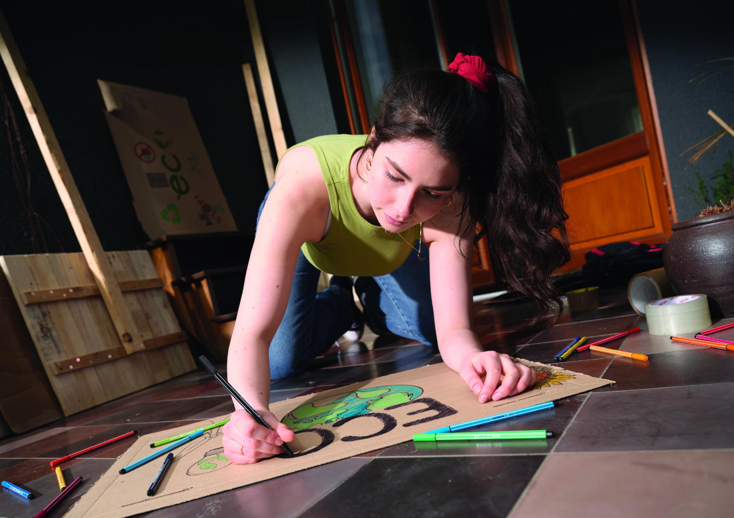 Trotz Corona-Krise schrieb die Stiftesparte "Stabilo" im Geschäftsjahr 2020/21 Unternehmensgeschichte und knackte die Umsatzmarke von 200 Millionen Euro. Auch im Outdoor-Bereich stieg der Umsatz. Die beiden Sparten glichen unter dem Strich den Umsatzrückgang in der seit Jahren kriselnden Kosmetiksparte aus, wobei diese dem Unternehmen zufolge seit dem vierten Quartal wieder einen Aufschwung erlebt.