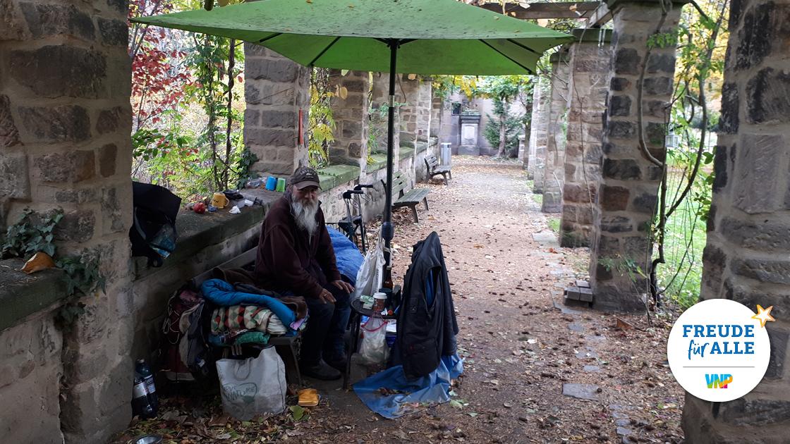 Lebt seit acht Jahren als Obdachloser weitgehend auf der Straße und in Parks: "Wolfi" K. - Fallgeschichte für "Freude für alle"