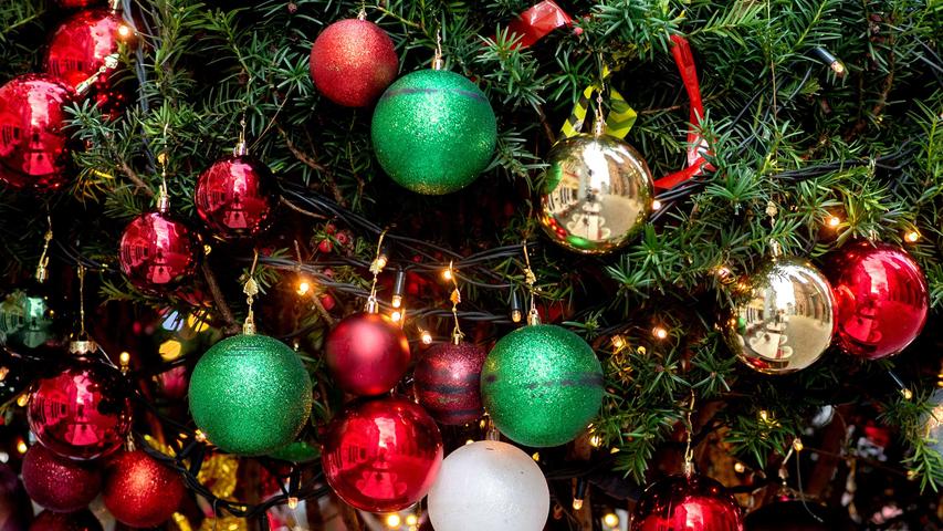 War der 14-Millionen-Euro-Weihnachtsbaum in einem Hotel im spanischen Marbella der teuerste der Welt? Im Guinness-Buch landete die exklusiv geschmückte Kreation der Designerin Debbie Wingham (bislang) nicht.