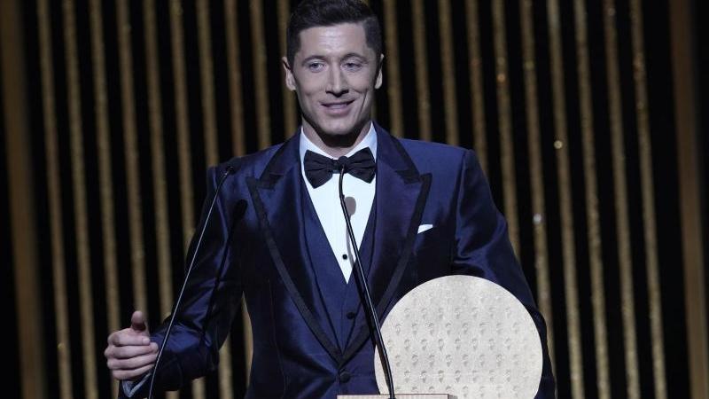 Musste sich bei der Ballon d'Or-Wahl mit Platz zwei begnügen: Bayern-Torjäger Robert Lewandowski. Musste sich bei der Ballon d'Or-Wahl mit Platz zwei begnügen: Bayern-Torjäger Robert Lewandowski.