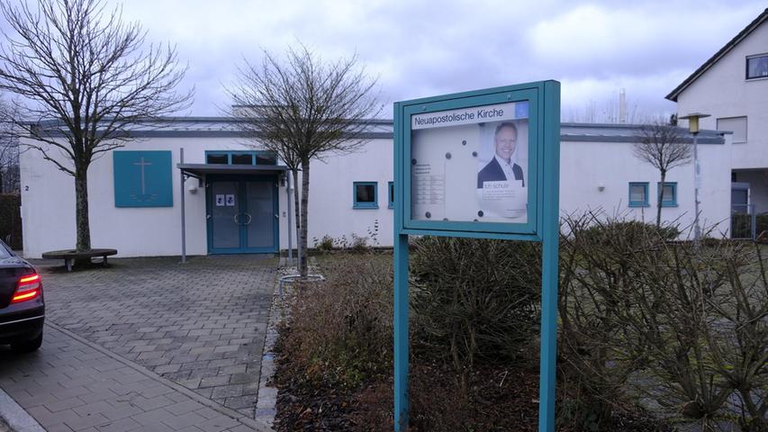 Der Eingang in der Karlsbader Straße.
Der Eingang in der Karlsbader Straße.