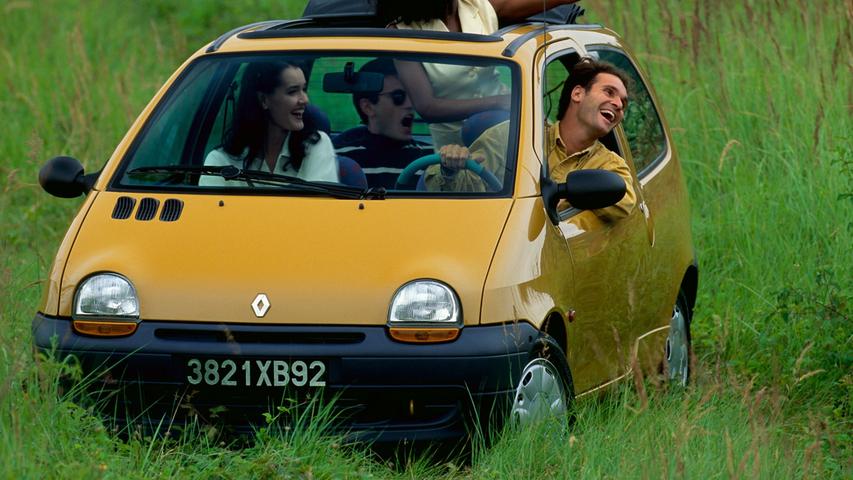 Den viersitzigen Kleinwagen Twingo liebten vor allem junge Autokäufer. 1993 fuhr die erste Generation auf den Markt.