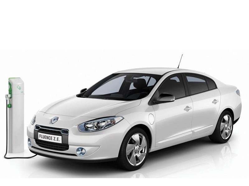 Die Stufenhecklimousine Fluence stellte sich schon zu einem Zeitpunkt in rein batterieelektrischer Ausführung vor, als noch kaum jemand dem Fahren mit Strom eine Chance geben: 2012 debütierte der Fluence Z.E.