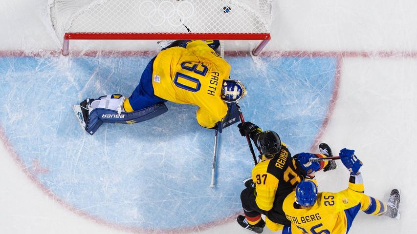 Reimer trifft, Deutschland gewinnt - am Ende sogar Silber: 2018 waren in Pyeongchang keine NHL-Profis dabei.
Reimer trifft, Deutschland gewinnt - am Ende sogar Silber: 2018 waren in Pyeongchang keine NHL-Profis dabei.