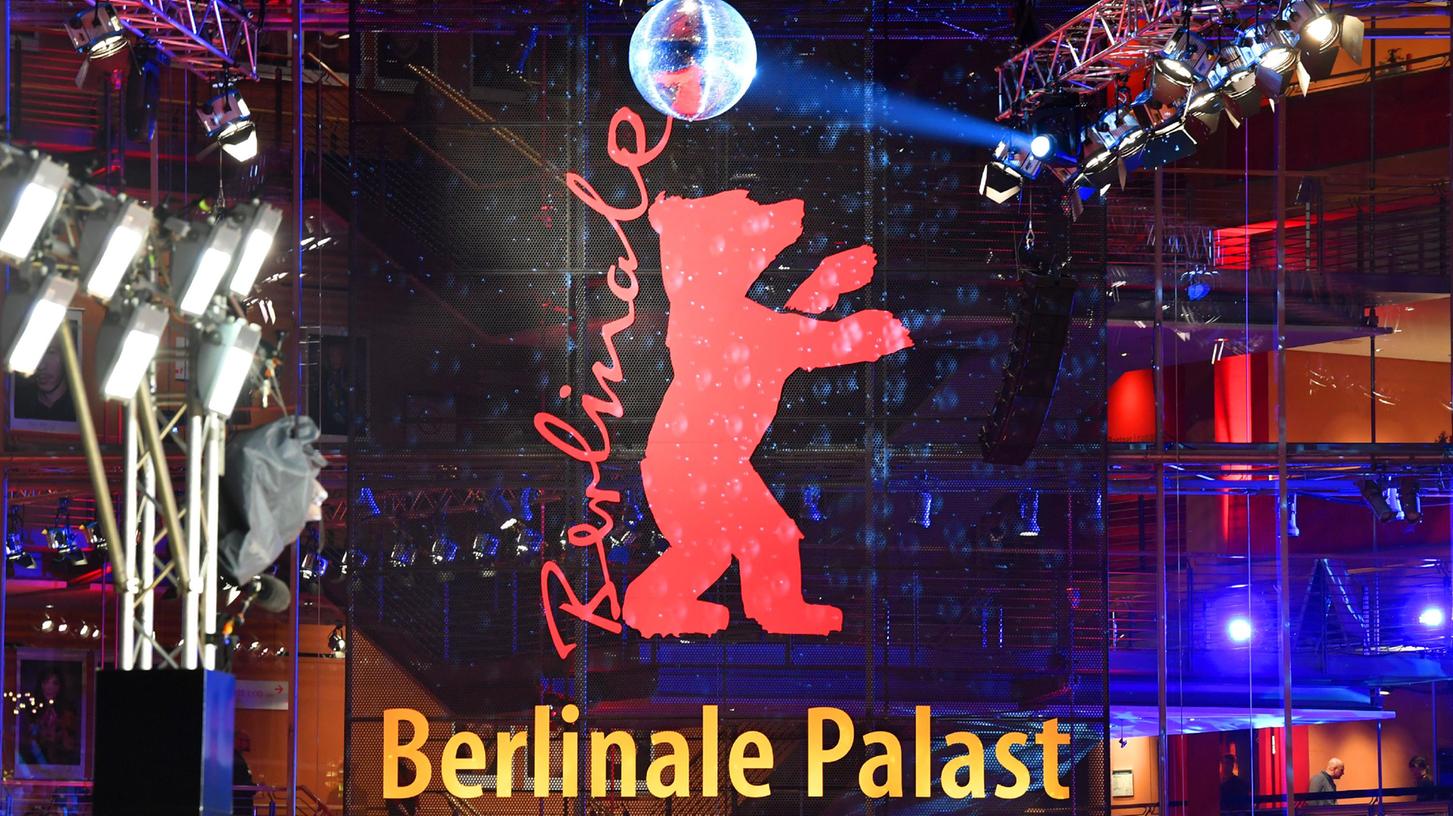 Das Symbol der Berlinale, der Bär, aufgenommen am Berlinale Palast bei den 67. Internationalen Filmfestspielen.