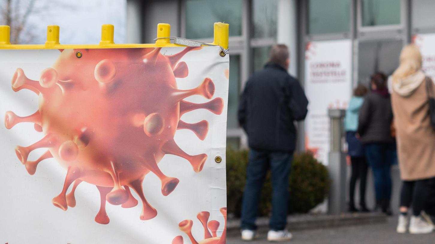 Trotz der vielen Impfungen und Schnelltests: Das Coronavirus hält den Landkreis Neumarkt derzeit ganz schön in Atem.
Trotz der vielen Impfungen und Schnelltests: Das Coronavirus hält den Landkreis Neumarkt derzeit ganz schön in Atem.