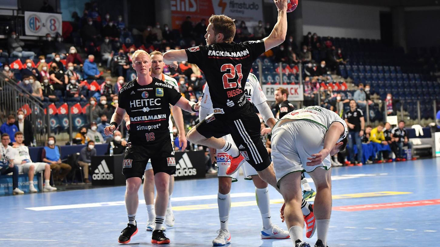 Ein letztes Mal vor Zuschauern? Christopher Bissel hielt seinen HC Erlangen in der zweiten Halbzeit im Spiel, zum Sieg gegen Wetzlar reichte es aber nicht.
Ein letztes Mal vor Zuschauern? Christopher Bissel hielt seinen HC Erlangen in der zweiten Halbzeit im Spiel, zum Sieg gegen Wetzlar reichte es aber nicht.