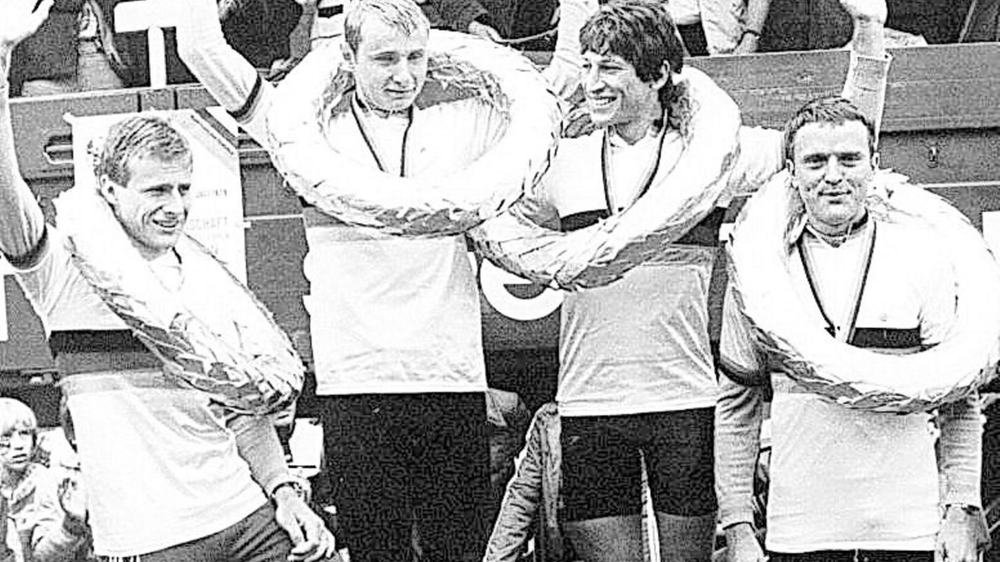 Dieter Flögel (rechts) wird in der Erinnerung an Nürnberger Sport-Ikonen weiterleben. 