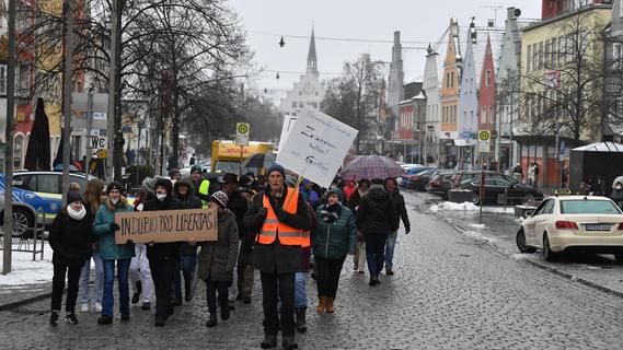 Impfgegner-Demos in Neumarkt und Ansbach: Bis zu 2000 Teilnehmer am Samstag