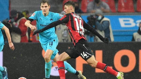 Hatte sich zuletzt mit guten Leistungen als Sechser festgespielt. Zeigte in Leverkusen aber sein bislang schlechtestes Spiel im Fürther Trikot.