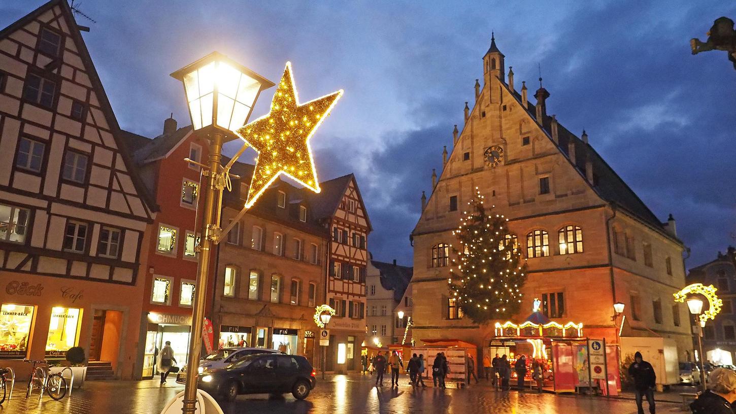 Weihnachtsaktion des Stadtmarketings: Wer seine Weihachtseinkäufe in Weißenburg erledigt, darf sich in vielen Geschäften über kleine Leckereien als Dankeschön freuen. 