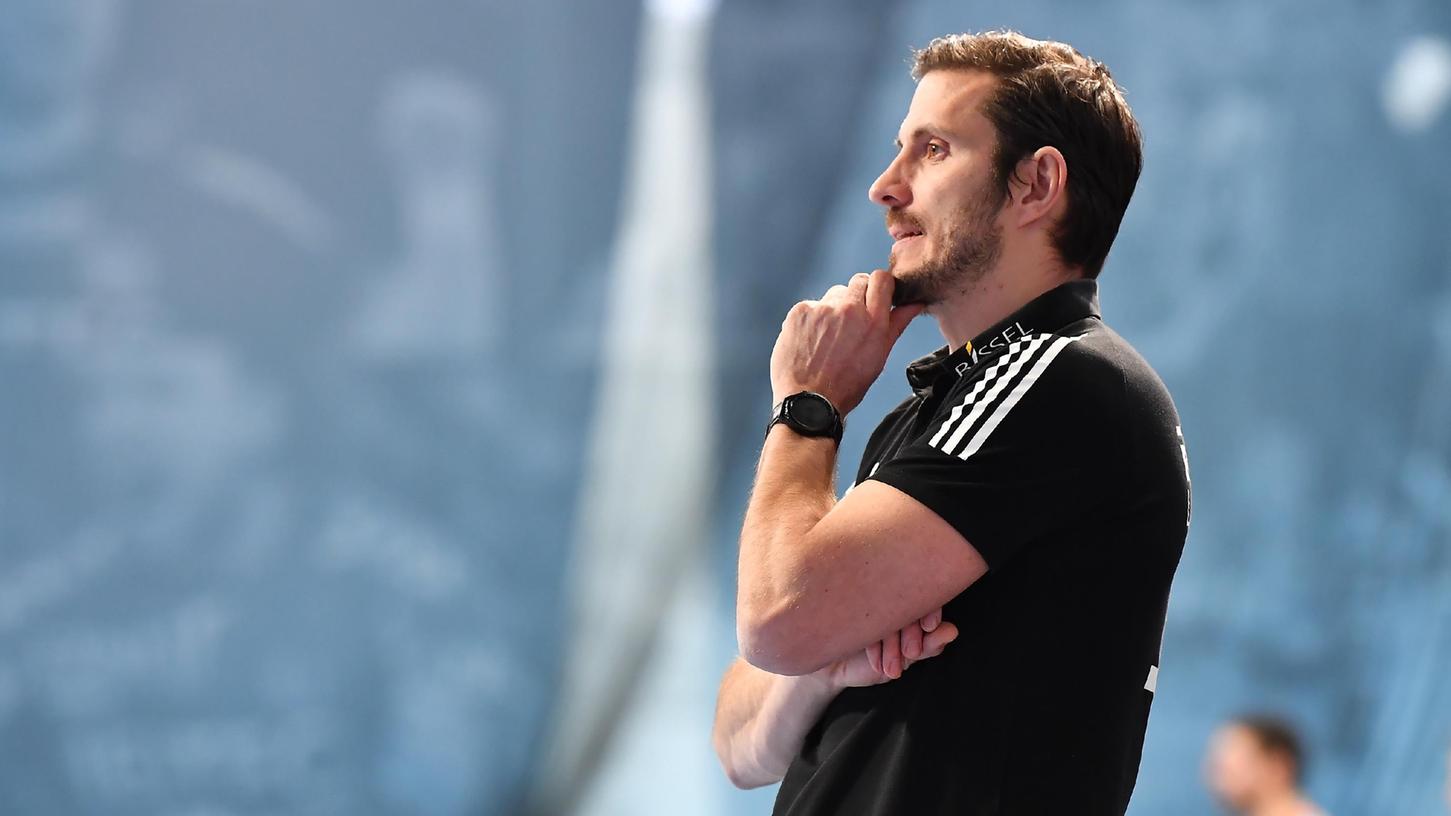 Hat viel Arbeit vor sich: Michael Haaß wirkte in Göppingen zunehmend ratlos, wie er seiner Mannschaft wieder Selbstbewusstsein einhauchen könnte. Hat viel Arbeit vor sich: Michael Haaß wirkte in Göppingen zunehmend ratlos, wie er seiner Mannschaft wieder Selbstbewusstsein einhauchen könnte.