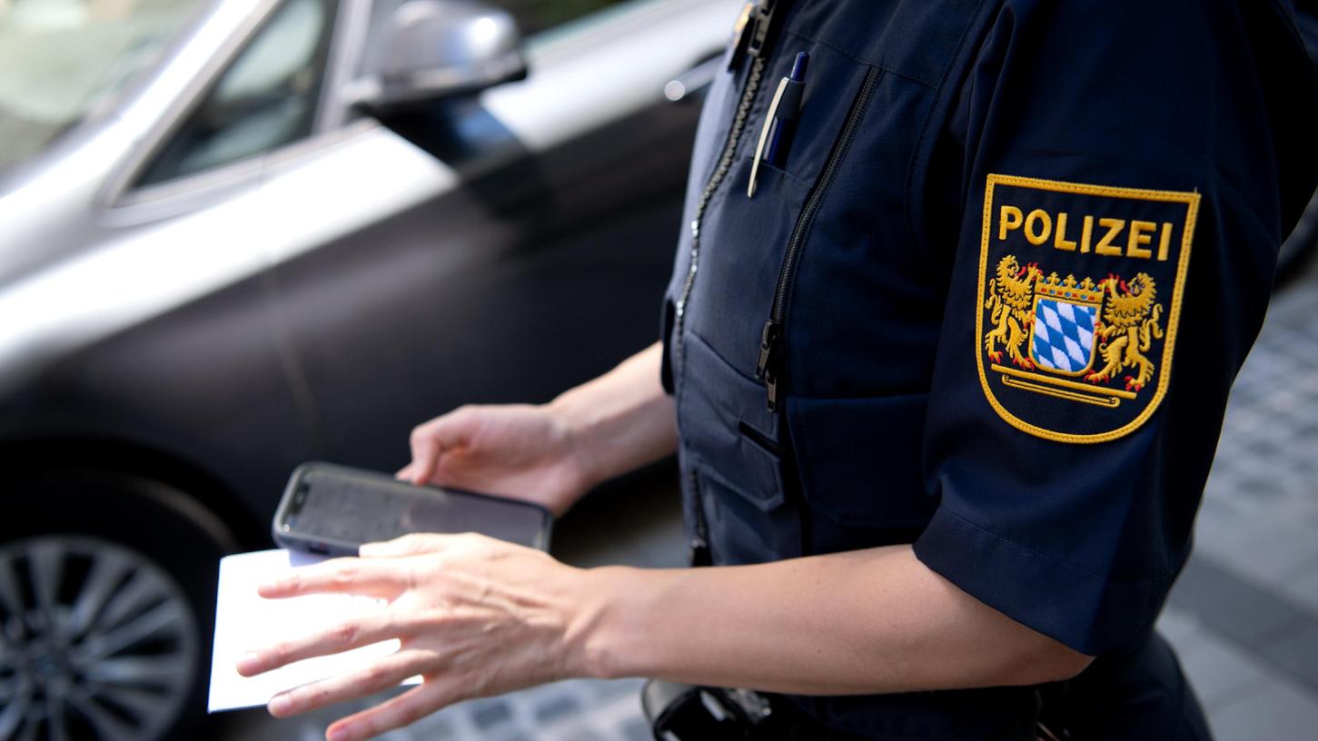 Mit der mOwi-App können Polizeibeamte Strafzettel digital ausstellen.