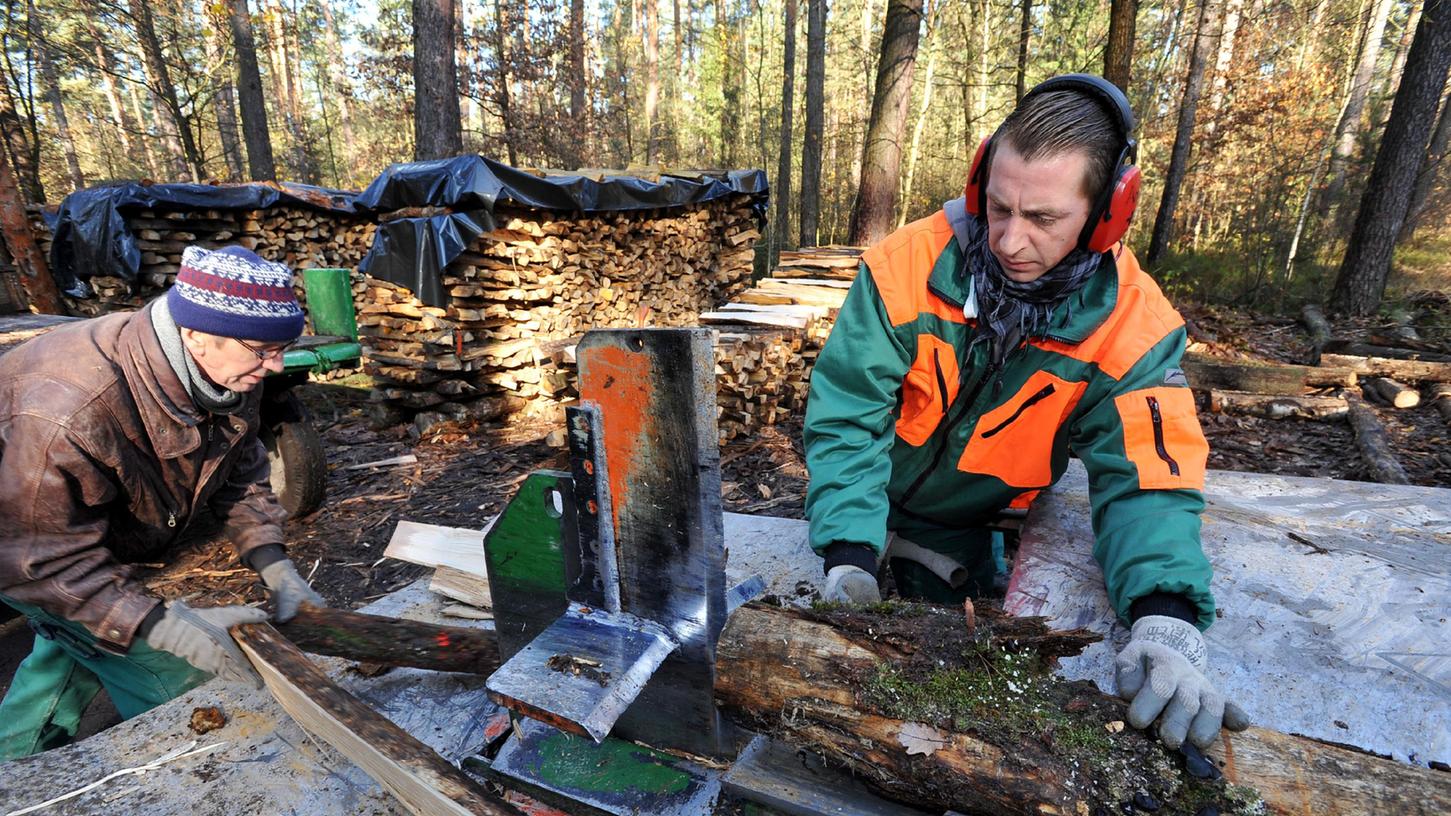 Einsatz im Waldarbeitsprojekt der Mudra: Das Angebot hilft den Klienten, sich zu stabilisieren und wieder Fuß zu fassen. 