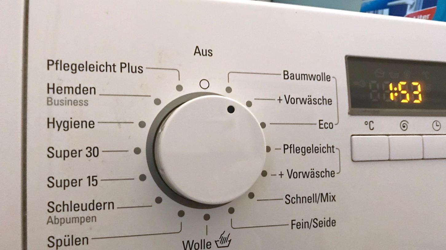 Wie lange die Waschmaschine noch wäscht, stimmt nicht immer mit ihrer Zeitanzeige überein.