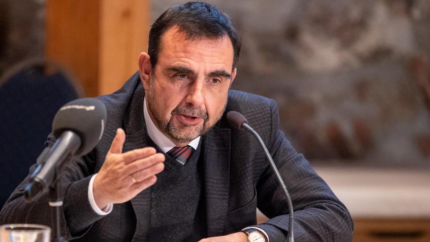 Wie wird der bayerische Gesundheitsminister Klaus Holetschek (CSU) auf die Berichte über die falschen Inzidenzzahlen des Landesamts für Gesundheit reagieren? Wie wird der bayerische Gesundheitsminister Klaus Holetschek (CSU) auf die Berichte über die falschen Inzidenzzahlen des Landesamts für Gesundheit reagieren?