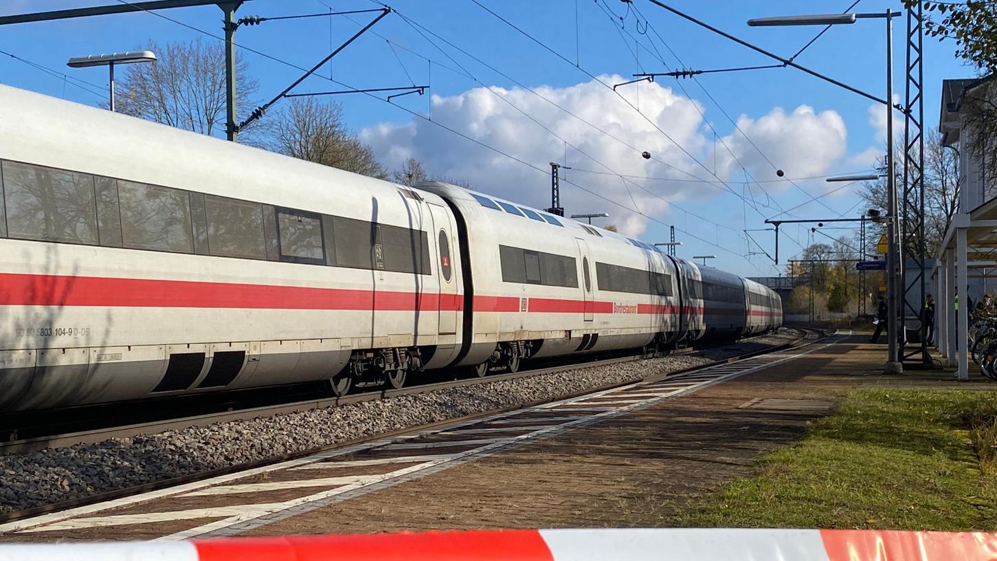 Der Zugverkehr aus und in Richtung Hersbruck (r Pegnitz) und Simmelsdorf-Hüttenbach ist wieder möglich.
Der Zugverkehr aus und in Richtung Hersbruck (r Pegnitz) und Simmelsdorf-Hüttenbach ist wieder möglich.