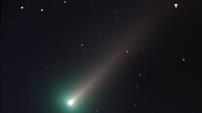 Kometen zählen zu den Kleinkörpern, die unsere Sonne umkreisen. Dieses Bild des Kometen C/2021 A1 Leonard wurde mit einem Teleskop in England aufgenommen.