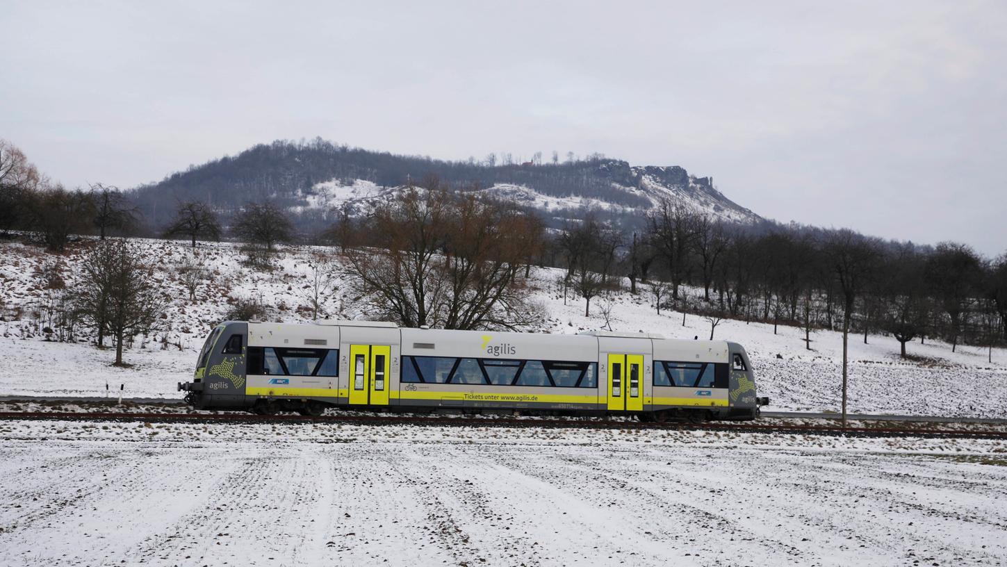 Die Bahnstrecke zwischen Forchheim und Ebermannstadt: Mit einer Petition an den Landtag sollen unter anderem Taktung und Anbindung verbessert werden.
Die Bahnstrecke zwischen Forchheim und Ebermannstadt: Mit einer Petition an den Landtag sollen unter anderem Taktung und Anbindung verbessert werden.