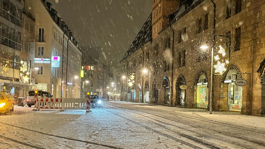Aufpassen! Vor allem das glatte Kopfsteinpflaster in der Altstadt ist ganz rutschig vom Schnee.