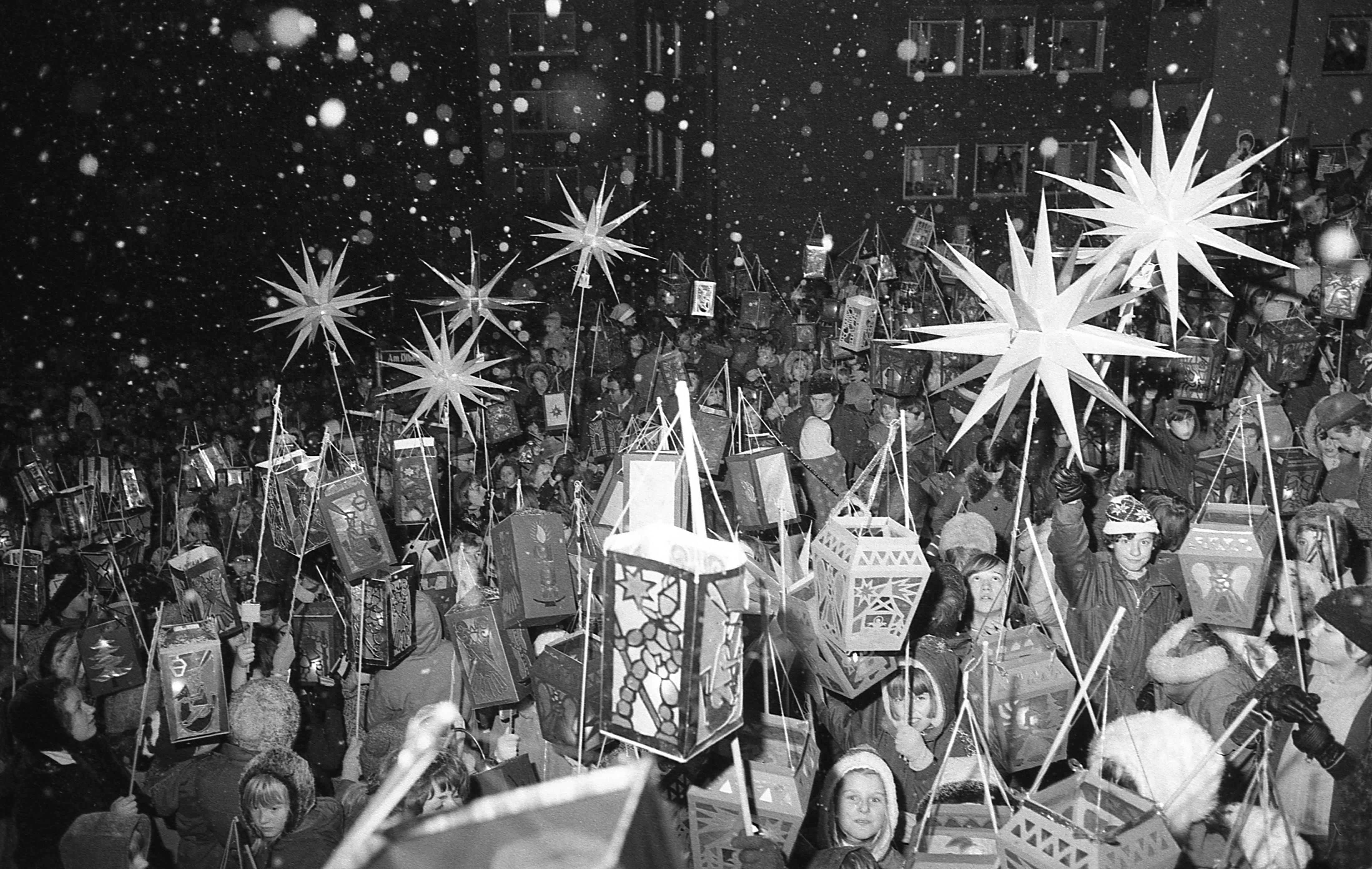 10. Dezember 1971: Lichter-Schlange zur Burg 10. Dezember 1971: Lichter-Schlange zur Burg