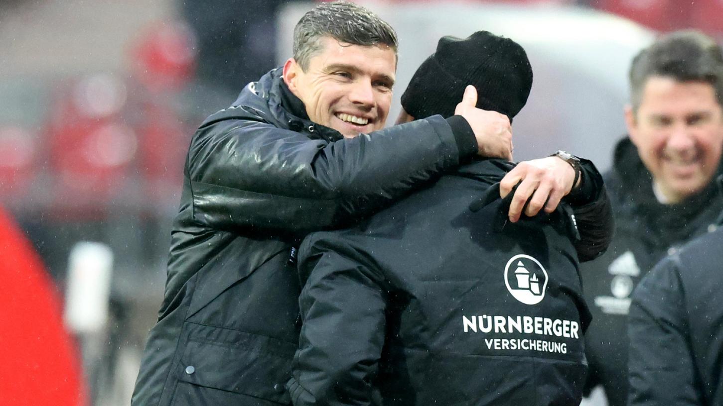 Freut sich auf Schalke und einen "Riesenverein": Club-Trainer Robert Klauß.