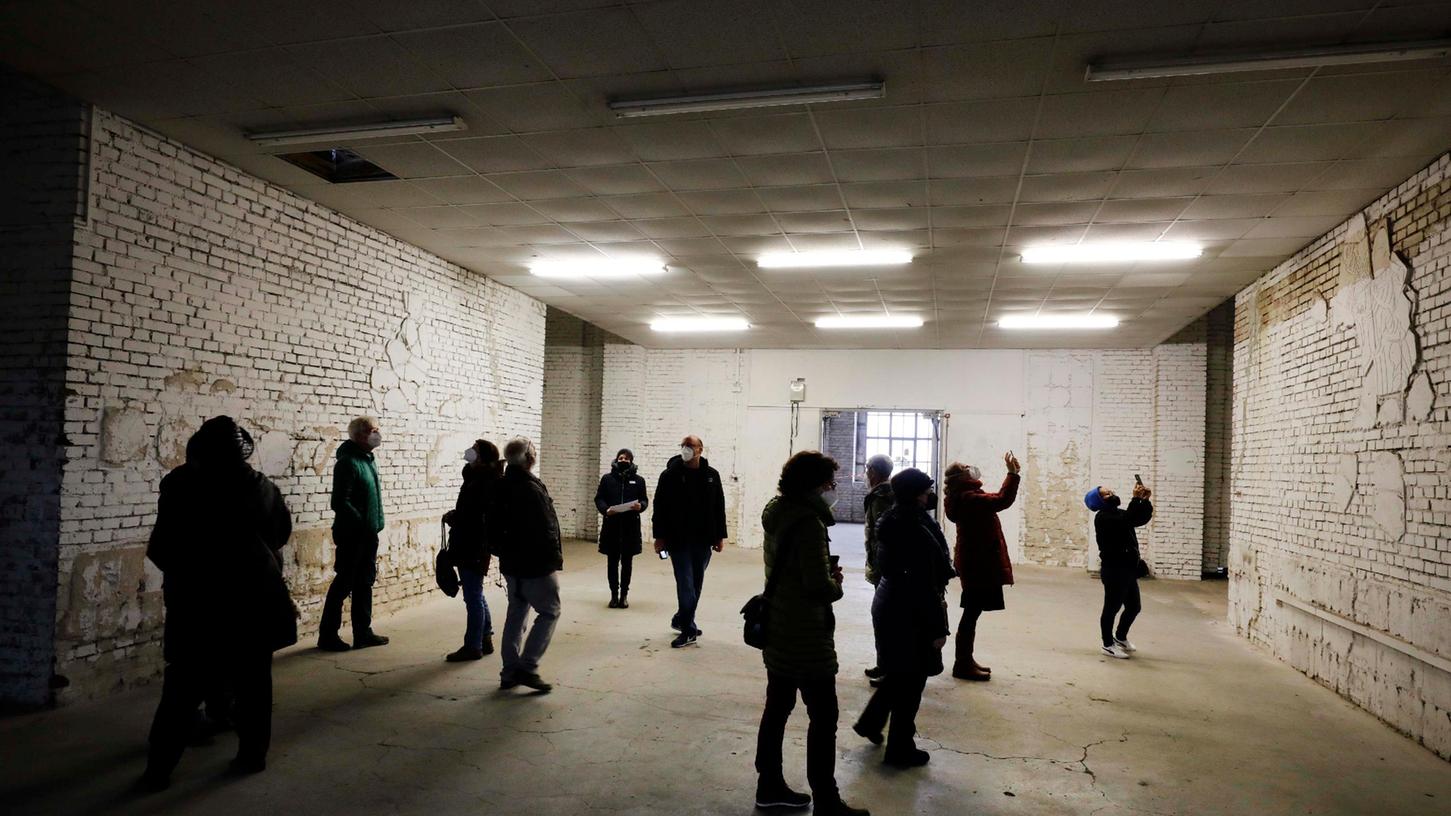 Auch im Spätherbst 2021 konnten Interessierte bereits die Kongresshalle von innen inspizieren.
Auch im Spätherbst 2021 konnten Interessierte bereits die Kongresshalle von innen inspizieren.