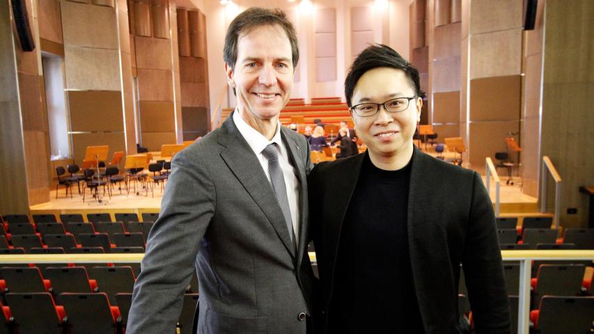 Symphoniker-Intendant Lucius A. Hemmer (li.) - hier mit Chefdirigent Kahchun Wong an seiner Seite - kritisiert, dass in Bayern die Gastronomie offensichtlich eine bessere Lobby habe als die Kultur.