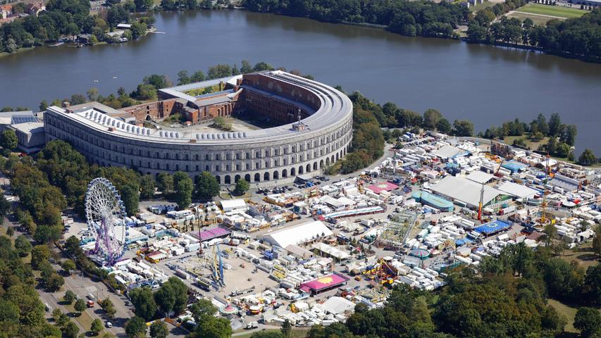 Wenn Volksfest ist, wird es eng vor der Kongresshalle.
Wenn Volksfest ist, wird es eng vor der Kongresshalle.