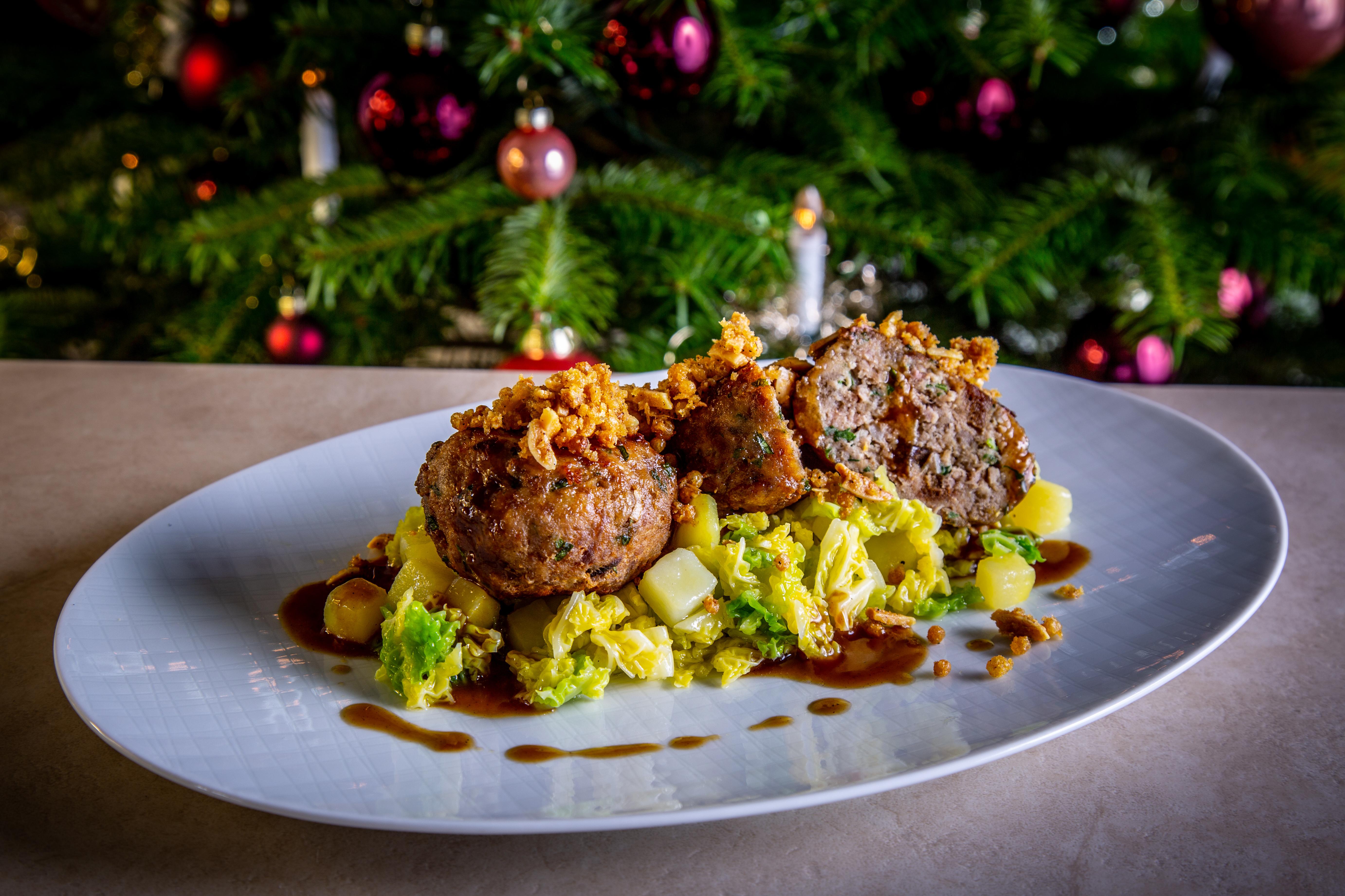 Traditionelle Weihnachtsgerichte könnten in diesem Jahr teuer werden. Doch es gibt Alternativen. Traditionelle Weihnachtsgerichte könnten in diesem Jahr teuer werden. Doch es gibt Alternativen.