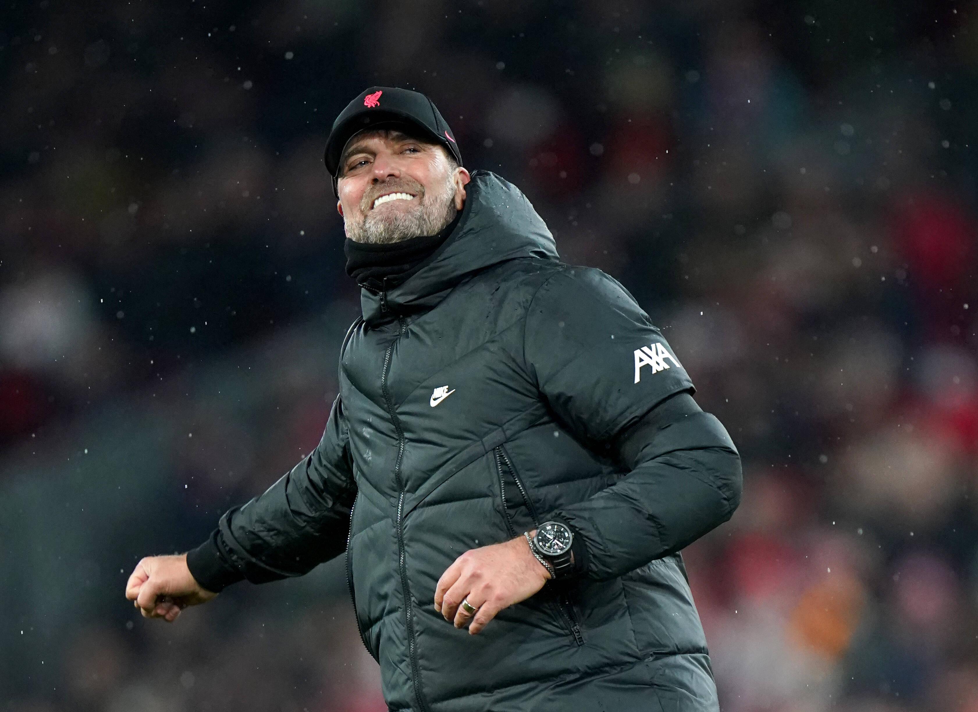 Jose Mourinho erarbeitete sich auf der Insel den Ruf des "Special one". Ein ganz besonderer Trainer eben, mit allen Erfolgen und Eigenarten. Jürgen Klopp hingegen betonte bei seiner Vorstellung als Liverpool-Coach, dass er der "Normal one" sei. Mit seiner leidenschaftlichen und direkten Art passt der ehemalige Dortmund-Trainer perfekt in die englische Hafenstadt - und holte mit dem Liverpool FC im Juni 2020 die erste Meisterschaft seit 30 Jahren. 
