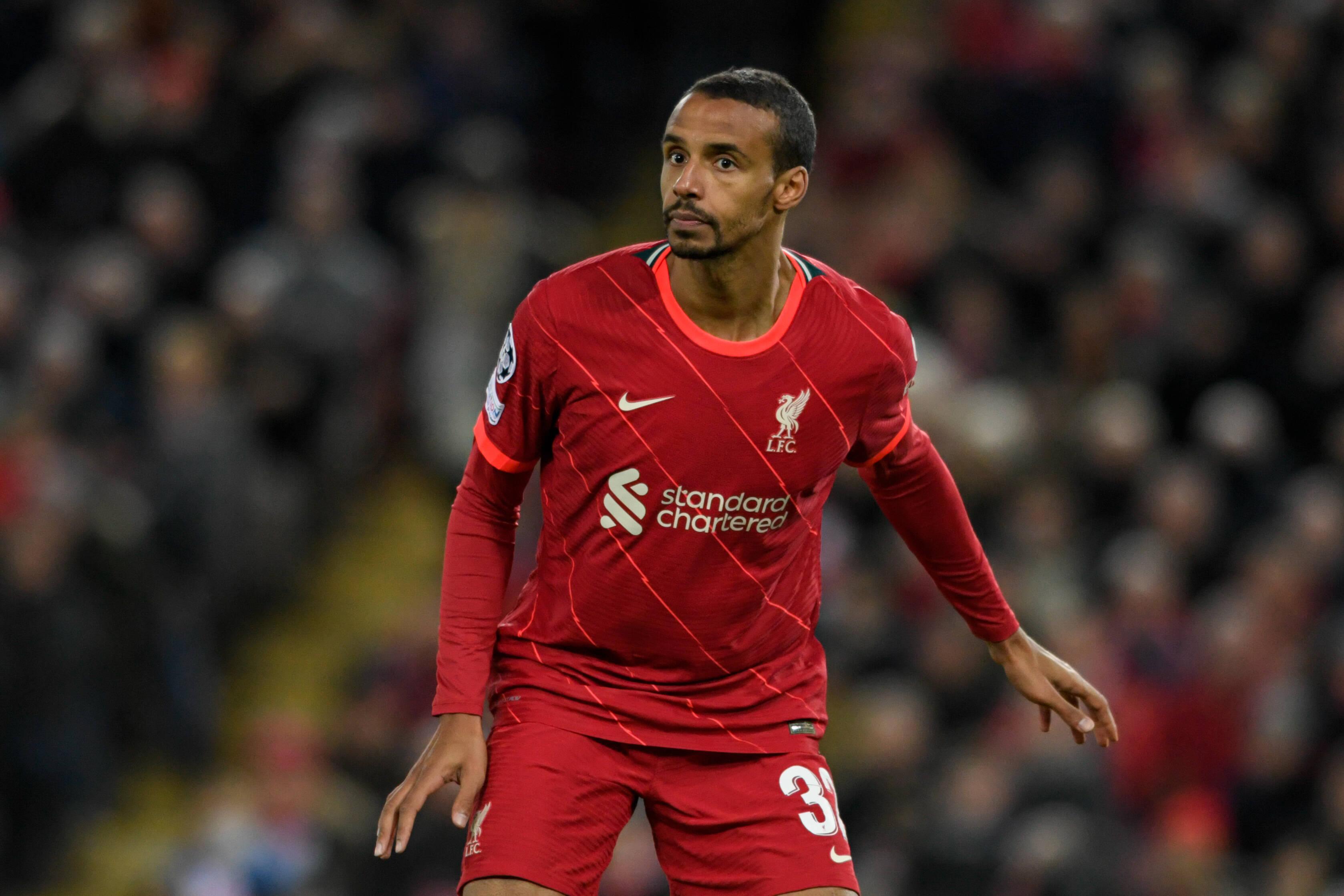 Vom FC Schalke 04 ablösefrei nach England - und dieser Mann hat es vorgemacht. Der in Bochum geborene Joel Matip kickte insgesamt 16 Jahre für die Knappen, wagte 2016 aber den Sprung nach England. Beim FC Liverpool bekommt der Innenverteidiger immer wieder Einsätze in der Viererkette und hat sich mit einer Torvorlage zum 2:0 im Champions-League-Finale 2019 in die Geschichtsbücher eingetragen.