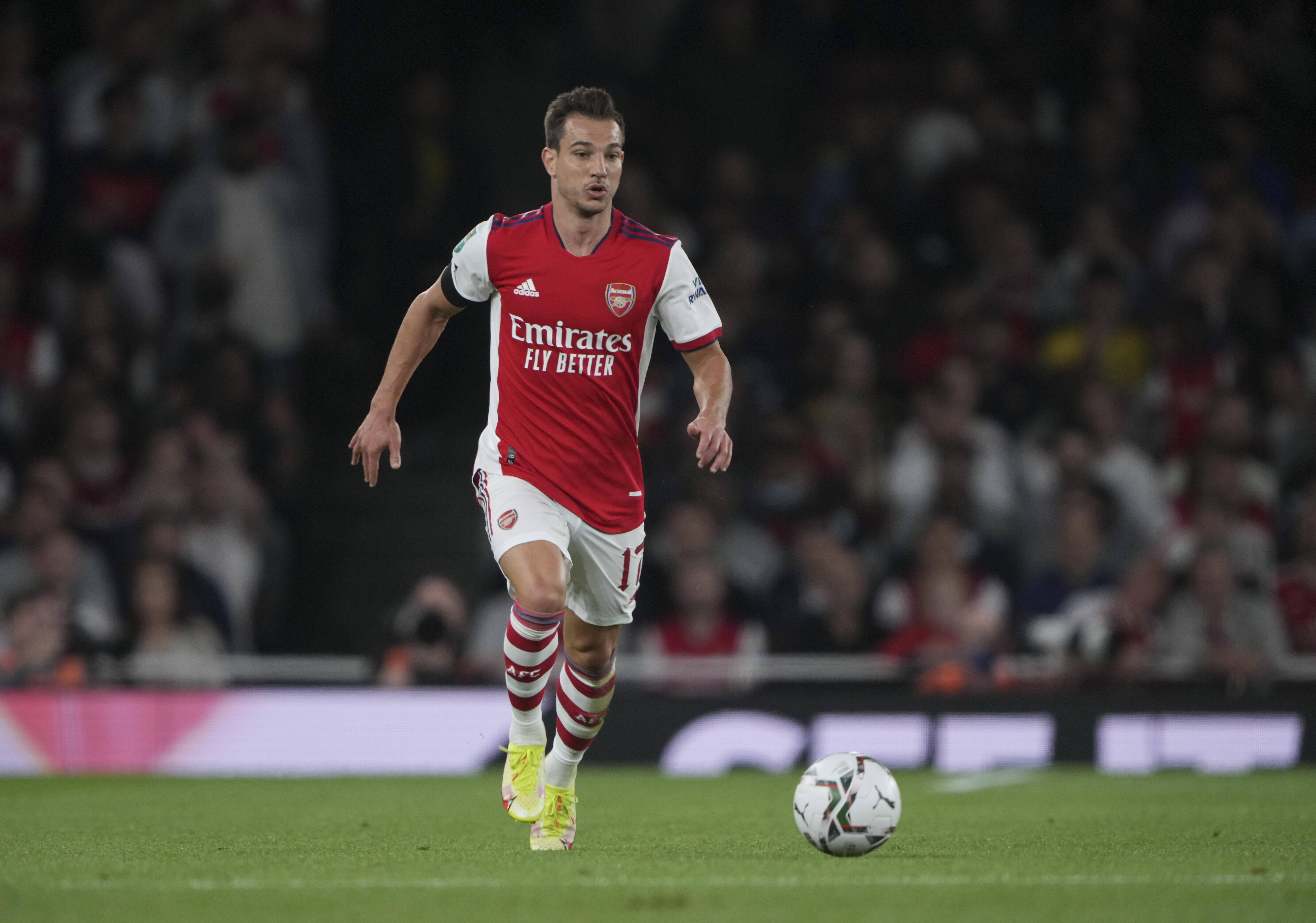 Geboren in Singen, aufgewachsen in Portugal und nun bei Arsenal unter Vertrag: Cedric Soares kam als Sohn portugiesischer Gastarbeiter auf die Welt und wurde später in der exzellenten Talentschmiede von Sporting Lissabon ausgebildet. 2015 kam der gelernte Rechtsverteidiger nach Southampton und hat sich dort als Allzweckwaffe für die Außenbahnen etabliert - so eindrucksvoll, dass der FC Arsenal auf Soares aufmerksam wurde und ihn per Leihe mit anschließender Vertragsverlängerung verpflichtete. Bei den "Gunners" ist Soares aber nur Ergänzungsspieler.