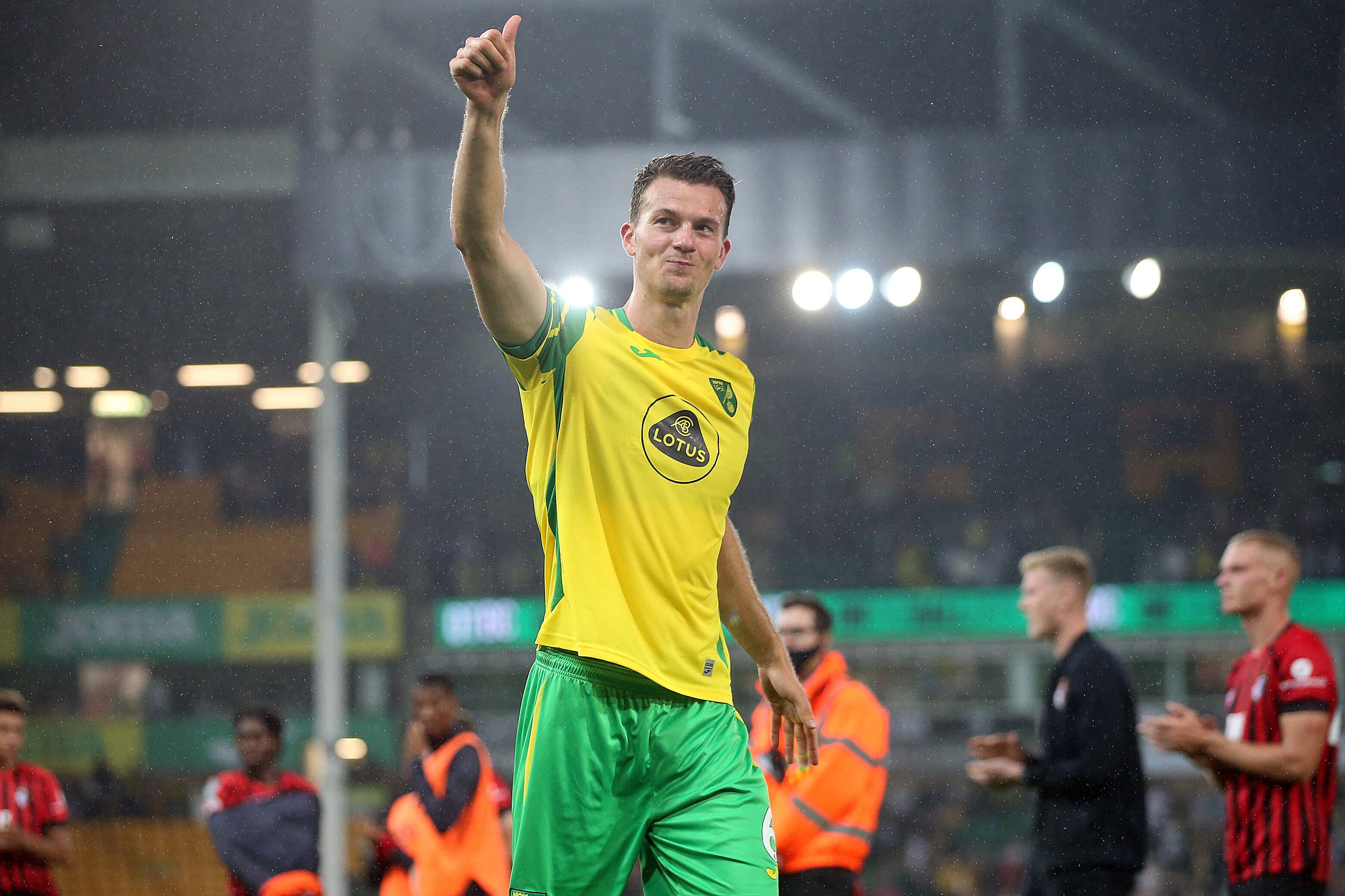 Als Christoph Zimmermann nach England wechselte, war der Innenverteidiger ein unbeschriebenes Blatt. Bei Borussia Mönchengladbach ausgebildet und später in der zweiten Mannschaft des BVB aktiv, zog es den gebürtigen Düsseldorfer 2017 in die zweite englische Liga. Dort wurde Zimmermann zum Leistungsträger und schaffte 2019 und 2021 den Aufstieg in die Premier League. 