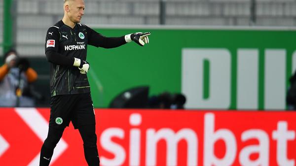 Kehrte nach acht Spielen auf der Bank und wegen Marius Funks Verletzung zurück ins Fürther Tor. Sollte seine Mannschaft dirigieren - was er auch von Beginn an tat. Rettete in der Anfangsphase seinen indisponierten Vordermann Griesbeck und später nochmal in höchster Not. Hielt den Sieg gegen Behrens exzellent fest.