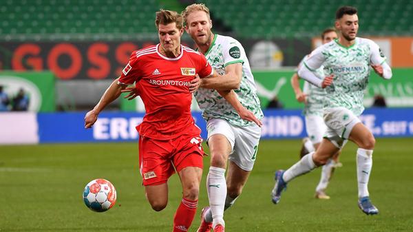 Hätte Max Kruse nach zwölf Minuten beinahe das 0:1 aufgelegt. Auch danach extrem unsicher und technisch sehr limitiert. Fing sich in der zweiten Hälfte und rettete mehrmals gut.Teil einer Abwehr, die kein Gegentor kassierte.