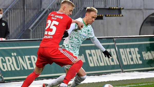 Durfte für Jamie Leweling auf Außen starten, hatte dort aber, wie zu erwarten, einige Probleme. Der Spielwitz und die unerwarteten Dribblings seines jungen Herausforderers gingen Nielsen komplett ab, in Sachen Einsatz aber konnte man ihm nichts vorwerfen. Wie wichtig er für die Fürther ist, zeigte er beim 1:0, wo er sich mit all seiner Erfahrung klug Raum verschaffte.