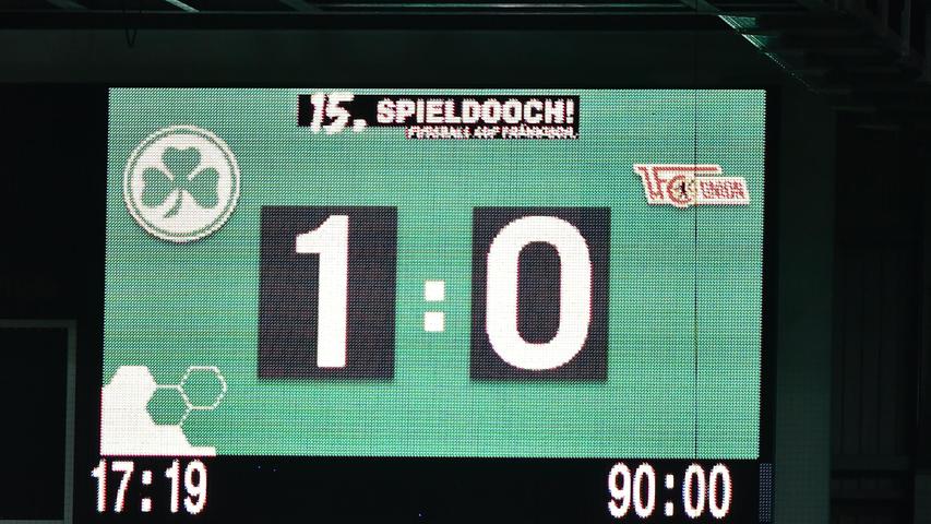 Ein Bild für die Ewigkeit: Das Kleeblatt hat tatsächlich ein Heimspiel in der Bundesliga gewonnen.