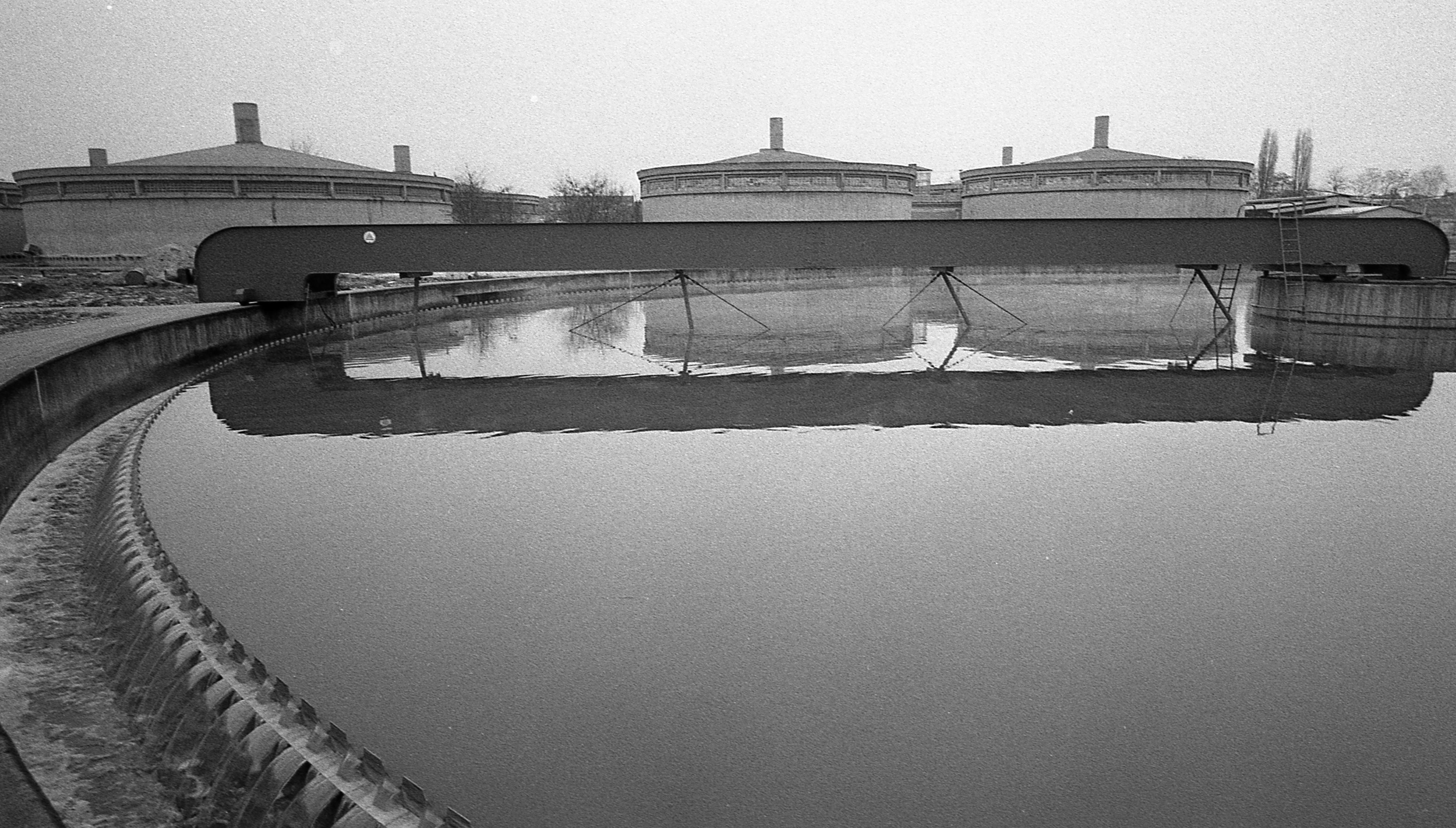 15. Dezember 1971: Deutschlands erstes Klärwerk mit Parfüm-Einspritzpumpe 15. Dezember 1971: Deutschlands erstes Klärwerk mit Parfüm-Einspritzpumpe