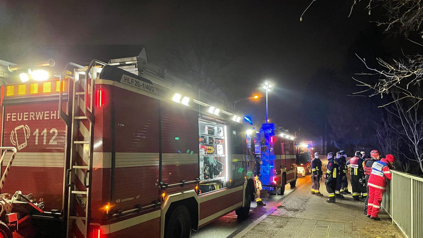 Ein Großaufgebot der Feuerwehr war am Montagabend im Einsatz. Ein Großaufgebot der Feuerwehr war am Montagabend im Einsatz.
