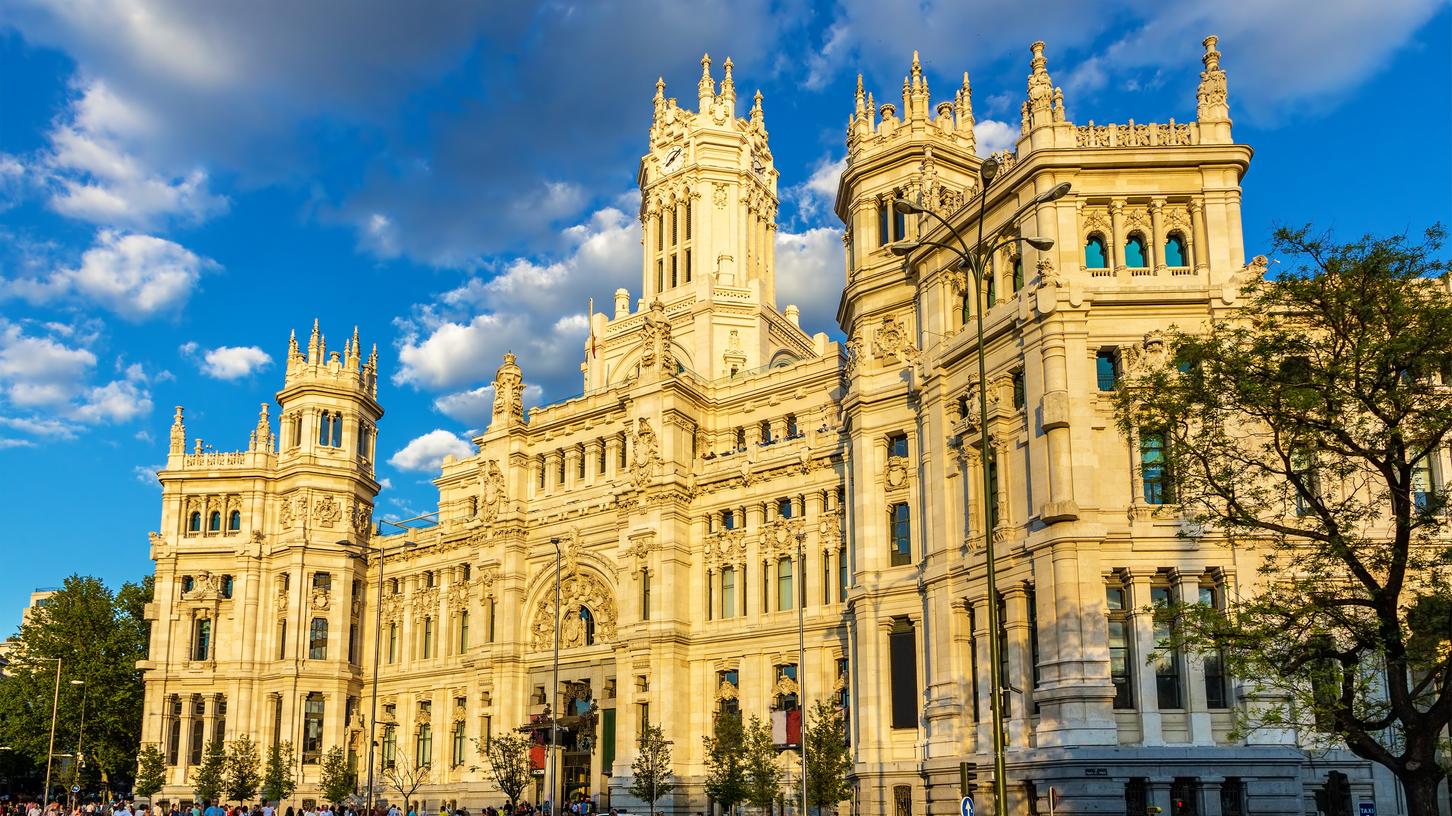 Foto: colourbox.de, 2015 gesp...Motiv: Madrid Tourismus - Stadtansicht - Cibeles Palast ..Cybele Palace, the City Hall of Madrid - Spain..