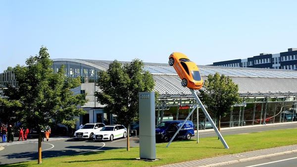 Ebenfalls auf dem 25ten Platz findet sich die deutschlandweit aktive Automobilhandelskette Feser-Graf mit Sitz in Nürnberg. Sie beschäftigt in Mittelfranken 2200 Mitarbeiter.