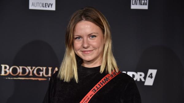 Die gebürtige Fürtherin Kelly Svirakova bespielt ihren Youtube-Kanal seit 2010 und hat damit nach wie vor Erfolg. Mehrere Videos haben weit über eine Million Klicks erreicht, damit zählt sie deutschlandweit zu den erfolgreichsten Influencerinnen. Mittlerweile lebt die 28-Jährige in Köln. Kelly Missesvlog spielt also in derselben Liga wie DagiBee oder Bibis Beautypalace. Die Influencerin fällt in den Medien aber immer wieder dadurch auf, auch über die Schattenseiten zu sprechen. Sie musste bereits mehrere Male wegen Stalkings umziehen. Youtube-Abonnenten: 1,94 Mio Meist geklicktes Video: 7,2 Mio Aufrufe insgesamt: 392,5 Mio