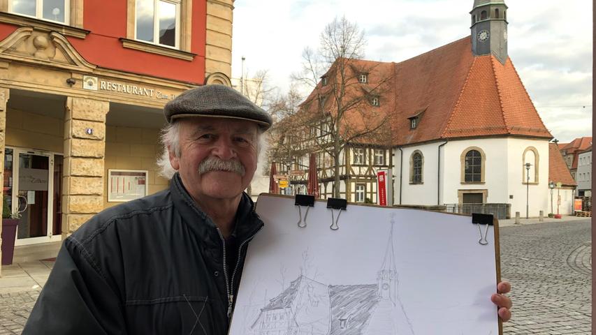 Rudolf Lumm wurde 1949 bei Gunzenhausen geboren, ist aber in Nürnberg aufgewachsen. Seit über 40 Jahren hat er als freischaffender Künstler sein Atelier in Zirndorf im Landkreis Fürth. Fünf Bände über seine fränkische Heimat hat er bereits veröffentlicht, über Nürnberg, die Landkreise Fürth, Nürnberger Land und Erlangen-Höchstadt.
