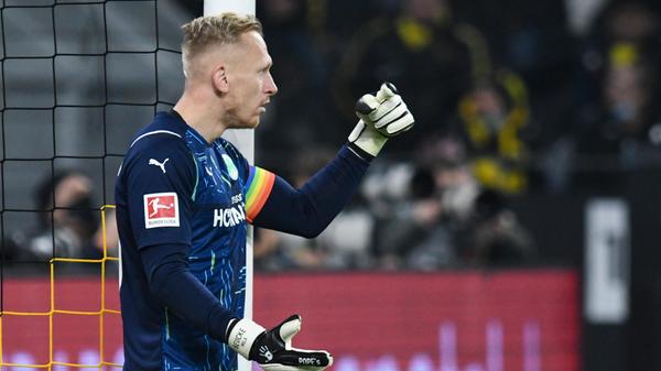 Hielt gegen Union den historischen ersten Heimsieg fest und durfte seine Mannschaft in Dortmund sogar mal wieder als Kapitän aufs Feld führen. Hielt die wenigen haltbaren Bälle auf sein Tor alle - bis auf den Elfmeter. Auch fußballerisch klar verbessert im Vergleich zu früheren Tagen, auch wenn einige ungenaue Bälle dabei waren.