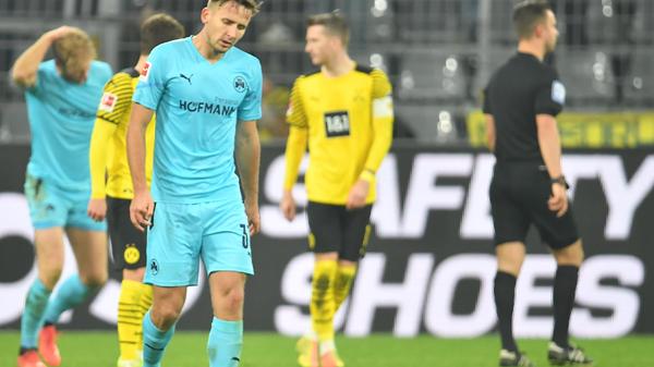 Seguin spielt immer. Das gilt auch weiterhin, wie Trainer Stefan Leitl kürzlich noch einmal betont. Der Mittelfeldchef hatte in Dortmund einige gute Szenen, vergab eine große Chance per Freistoß aber ebenso kläglich wie einen aussichtsreichen Konter, bei dem er zu ungenau spielte.
