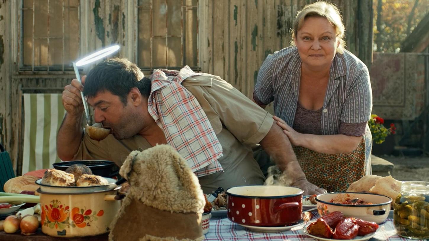 Goran Navojec als Stojan und Ksenija Marinkovic als Nada in einer Szene des serbischen Films "Der Schein trügt".