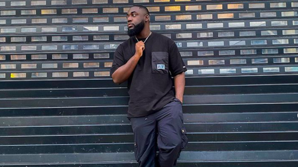 Der junge Nürnberger Chris-Yeboah Opoku hat es sich zur Aufgabe gemacht, in seinen Videos über Rassismus aufzuklären und seinen Abonnentinnen und Abonnenten Geschichten aus seinem eigenen Leben zu erzählen. Seine Videos nimmt er oft mit Freunden und Freundinnen auf, die ebenfalls afrodeutsch sind. Yeboah gehört zwar noch zu den kleineren Youtube-Kanälen, seine Message ist allerdings groß! Vor etwa vier Jahren hat er damit begonnen, Videos auf Youtube hochzuladen, um ein afrodeutsches Vorbild für die jüngere Generation zu sein. Youtube-Abonnenten: 32.000 Meist geklicktes Video: 179.000 Aufrufe insgesamt: 4 Mio