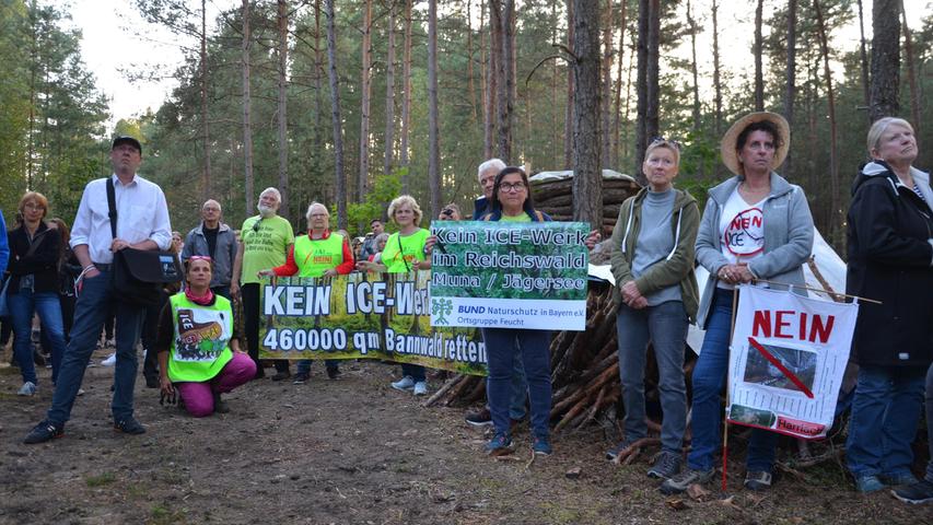 Ein ICE-Ausbesserungswerk im geschützten Wald? Die Harrlacher und Röthenbacher und andere antworteten im September mit einem Protestcamp
